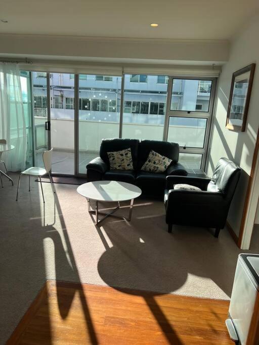 Seaview Waterfront Hotel Apt Окленд Екстер'єр фото