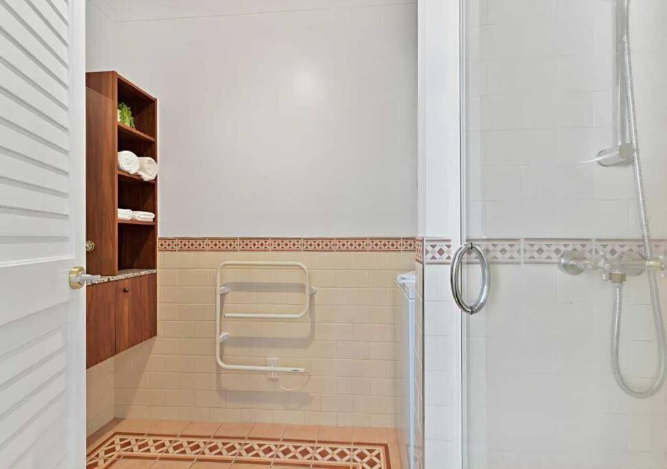Seaview Waterfront Hotel Apt Окленд Екстер'єр фото