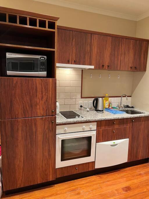 Seaview Waterfront Hotel Apt Окленд Екстер'єр фото