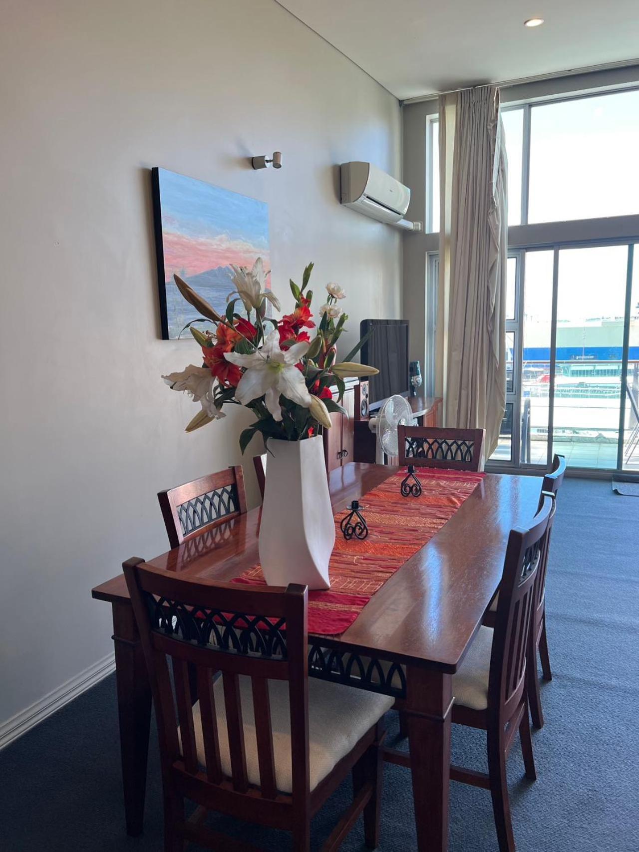 Seaview Waterfront Hotel Apt Окленд Екстер'єр фото